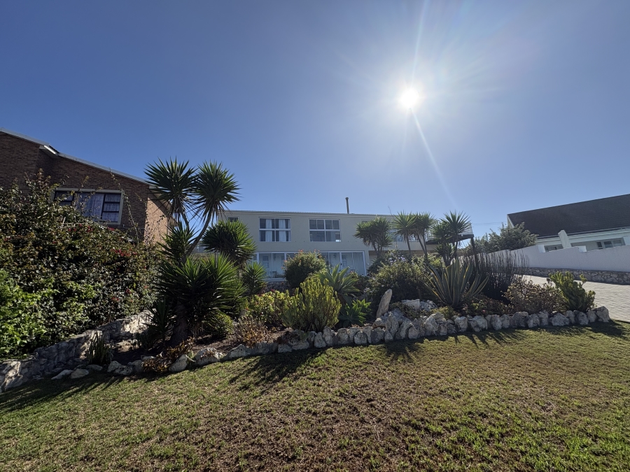 4 Bedroom Property for Sale in Pearl Bay Western Cape